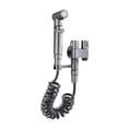 thumbnail image 1 of Valve de Répartition d'Eau en Laiton Robuste avec Bidet Portatif, Buse de Pulvérisation à Pression Réglable pour le Nettoyage des Toilettes, Installation Sans Perçage (Connecteur de 0,82 Po), 1 of 1