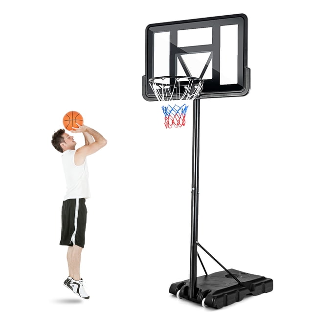 Costway Basketball Portable Support de Panier avec Hauteur Réglable Allant de 4,5 à 10 Pieds, Doté d'Un Panneau Arrière en HDPE Incassable, d'Un Rebord en Acier Robuste avec un Filet en nylon et d'Une Grande base Pouvant Être Remplie de Sable Ou d'Eau pour la Stabilité. le Panier Comprend des Roues Intégrées pour une Portabilité Facile et Convient à une Utilisation Extérieure et Intérieure dans des Endroits comme les Cours Arrière, les Terrains de Jeux Ou les gyms. une Personne Est Montrée Tirant un Ballon de Basketball vers le Panier.
