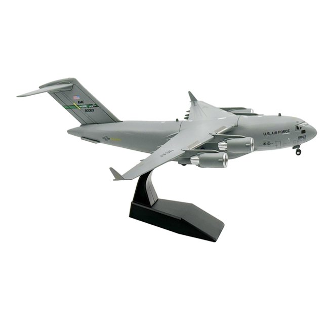 Alliage Modèle d'Avion C17 Moulé sous Pression 1/200 Jouets Miniatures Enfants Adultes Collection de Jouets. un Modèle Gris Moulé sous Pression d'Un Avion de transport C17 avec Marquages Détaillés, Affiché sur un Support Noir. Fait d'Alliage, Mesure 10,63 Pouces par 10,04 Pouces et Présente une Conception à Haute Simulation Convenant aux Collectionneurs et aux Passionnés. Idéal pour l'Exposition dans les Salons, les Bureaux Ou comme Pièce Décorative. Comprend un Modèle d'Avion de Chasse Moul