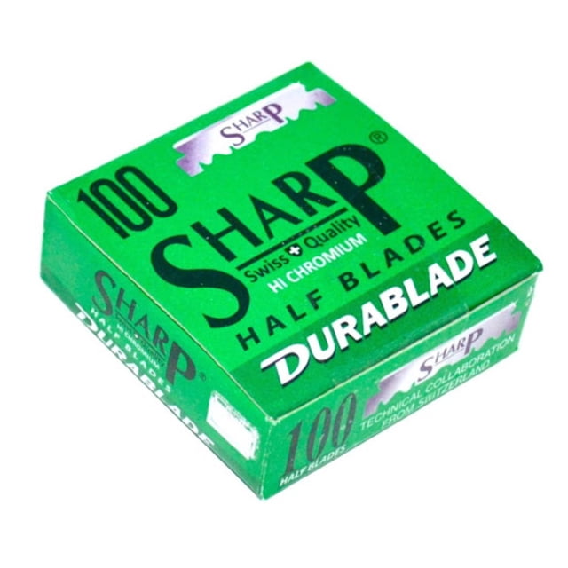 Sharp 100 Hi-Chromium Lames de Rasage à Bord Unique Razor, Fabriqué en Suisse, Emballées dans une Boîte Verte avec Texte Noir et Blanc Audacieux. la Boîte Met l'Accent sur la Qualité Suisse, le Revêtement à Haute Teneur en Chrome et la Compatibilité avec les Rasoirs shavette. Comprend 100 Lames Pré-Découpées Emballées Individuellement pour un Alignement Précis et un Rasage Fluide.
