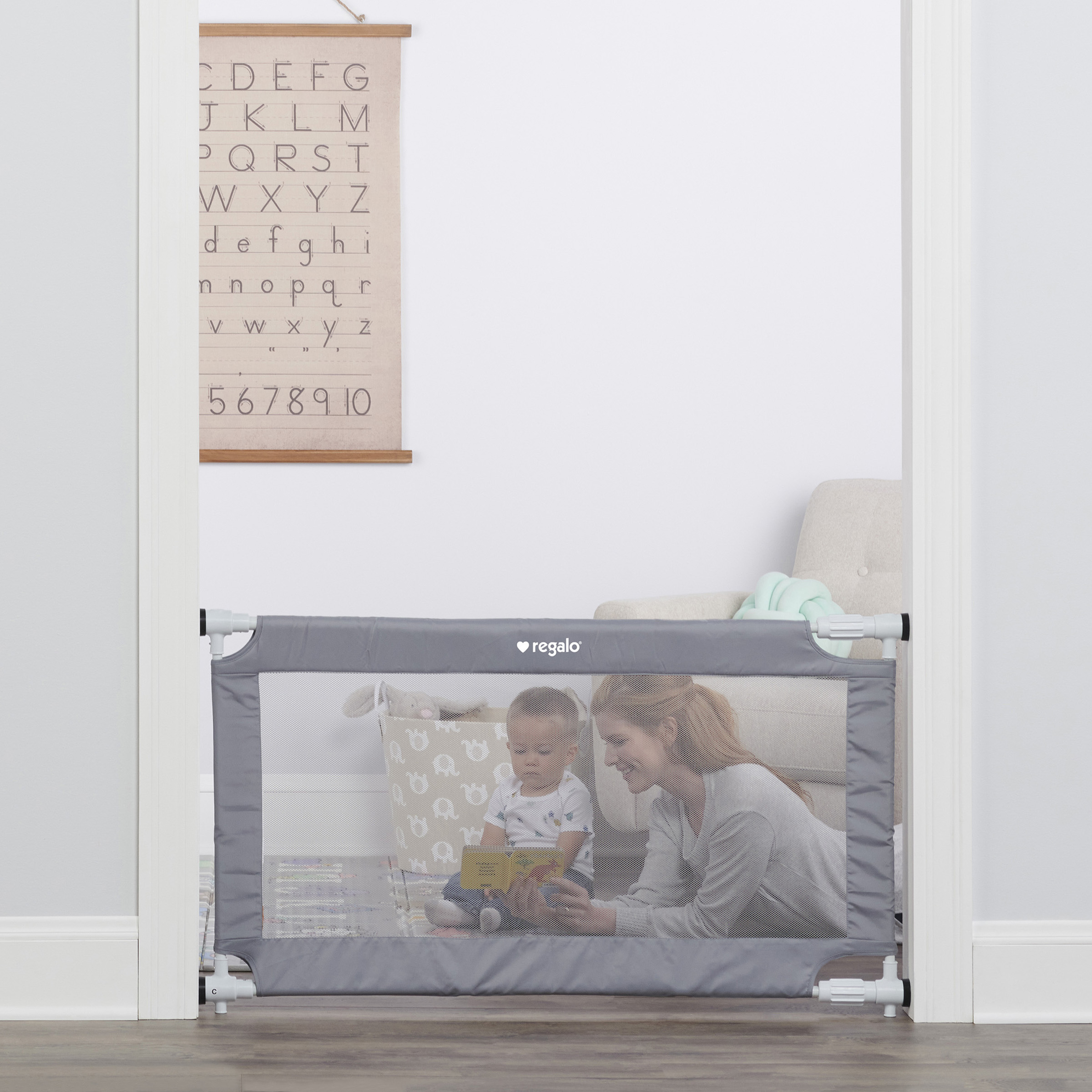 Regalo Barrière de Sécurité Bébé et Animaux Extensible 50" – Barrière Gris à Fixation Sans Perçage pour Portes ou Couloirs, Convient pour Ouvertures de 27,5 à 50 po