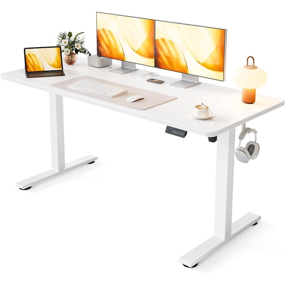 GUANITO Bureau Debout Électrique Réglable de 63 Pouces, Grand Espace de Travail avec 2 Crochets, Bureau Ergonomique Assis-Debout, Résistant aux Rayures et Imperméable, Bureau à Hauteur Réglable pour le Travail et la Maison, Blanc