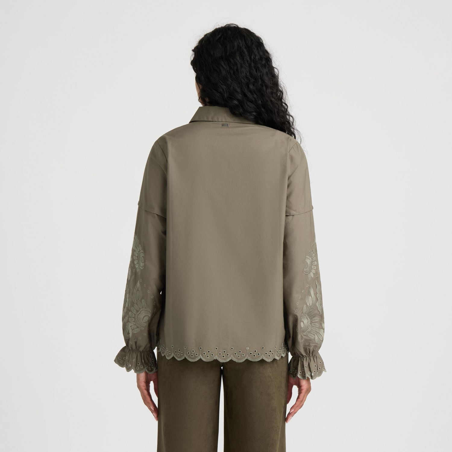 Chemise boutonnée à manches longues avec broderies de Mexx pour femmes