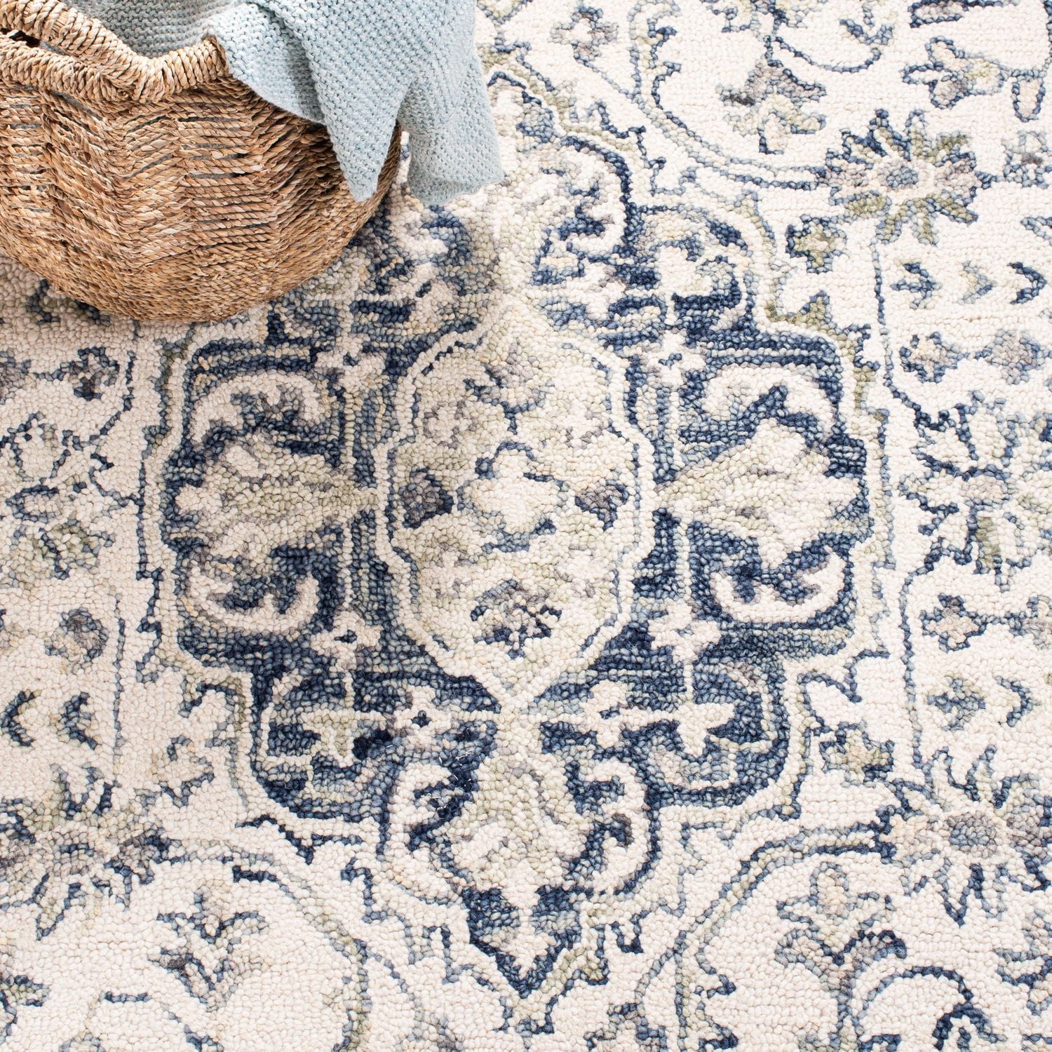 SAFAVIEH Aspen LACEWORK Oriental Area Rug