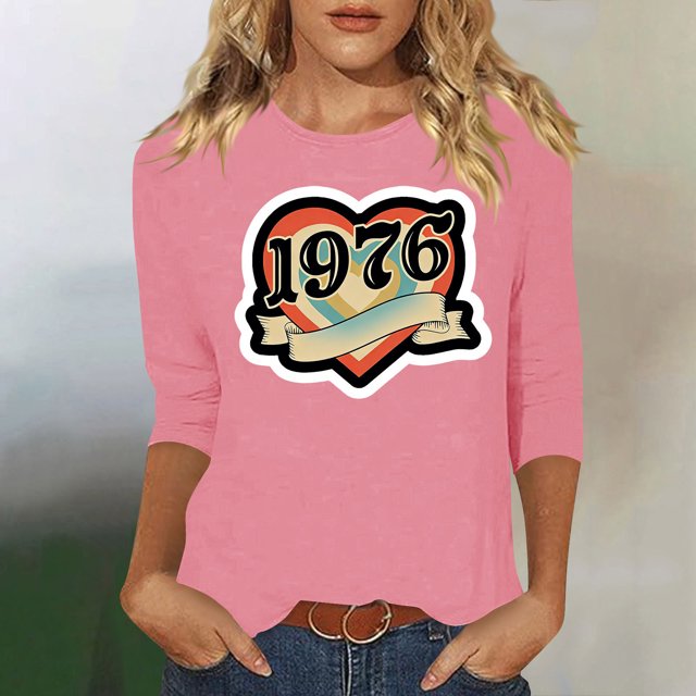 Uootdi Hauts pour Femmes Manches 3/4 Col Ras du Cou 1976 Imprimé Arc-en-Ciel Rétro Coupe Décontractée T-Shirts Nostalgiques pour Escapade d'Été Cadeau