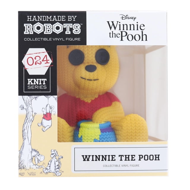 Winnie l'Ourson Figurine Mini en Vinyle Faite à la Main par des Robots, Présentant un design à texture de Tricot Imitant des Fibres Entrelacées. la Figurine de Collection Est Encapsulée dans une Boîte d'Exposition avec Image de Marque et illustrations des Personnages Winnie l'Ourson. la Figurine Tient un pot de Miel Coloré et Fait Partie de la Série de Tricot Faite à la Main par des Robots.
