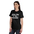 thumbnail image 4 of Inkmeso Embrasse-Moi Je Suis Vaccinée T-shirt Drôle Pro-Vaccin à Col Rond pour Femmes-9r, 4 of 8