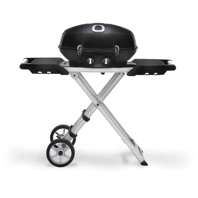 Napoleon TravelQ PRO285X Gril Portatif au Gaz Propane avec Chariot à Ciseaux Noir avec accents Chromés, Orienté vers l'Avant avec Couvercle Fermé, Doté de Deux Boutons de Brûleur en Acier Inoxydable, Couvercle Haut en Aluminium Coulé, Cadre de Chariot Pliable en Forme de X Argenté avec Deux Roues Tout-Terrain et Tablettes Latérales Noires, Convient pour le Gril Extérieur Portatif et les Tailgates.