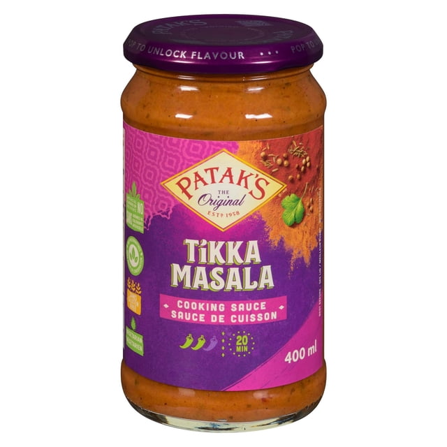 Patak's Sauce de Cuisson Tikka Masala dans un Pot en Verre Transparent de 400 ml avec Couvercle Violet et Étiquette Vibrante Violet-Rose Mettant en Vedette le logo de la Marque, des illustrations d'Épices et un Temps de Cuisson de 20 Minutes, Sans Gluten, Végane et Convient aux Plats de Cari Indiens Authentiques.
