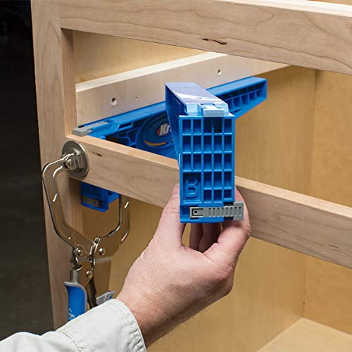 Kreg Tool Company KHI-SLIDE Coulisse de Tiroir, Ensemble de 2 Vues Centrées Orientées vers l'Avant de Deux Supports de Coulisse Noirs en L avec Bords Renforcés en Métal, Languettes d'Indexation Intégrées, Fentes de Vis Visibles et Bras de Serrage Texturés, Serrés sur une face d'Armoire en Contreplaqué pour Aligner et Supporter des Coulisses de Tiroir à Roulement, Enduites d'Époxy et Encastrées Lors du Montage d'Une Boîte de Tiroir; Convient Aussi aux installations de Tiroirs d'Armoire et de Boîtier