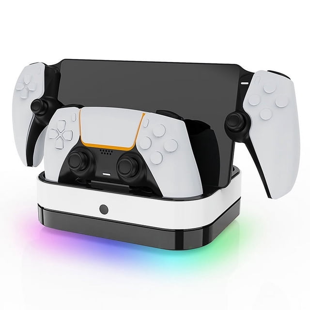 Support de Chargement pour Lecteur à Distance PS Portal, Manette PS5 Dock Portable avec Indicateur DEL et Câble Type‐C. le Dock Présente Deux Emplacements de Chargement pour Manettes PS5 et un Emplacement pour la console de Jeu Portative PS Portal. Il Comprend des Lumières DEL RVB Colorées Qui Créent une Ambiance de Jeu et des Voyants Indicateurs de Charge pour Surveiller l'État. Fabriqué en Matériau ABS durable, la Conception Compacte Mesure 18x14,5x7 cm. le Dock Fonctionne avec une Entrée Type‐C de 5 V 2 a et des Sorties de 600 mAh par Emplacement
