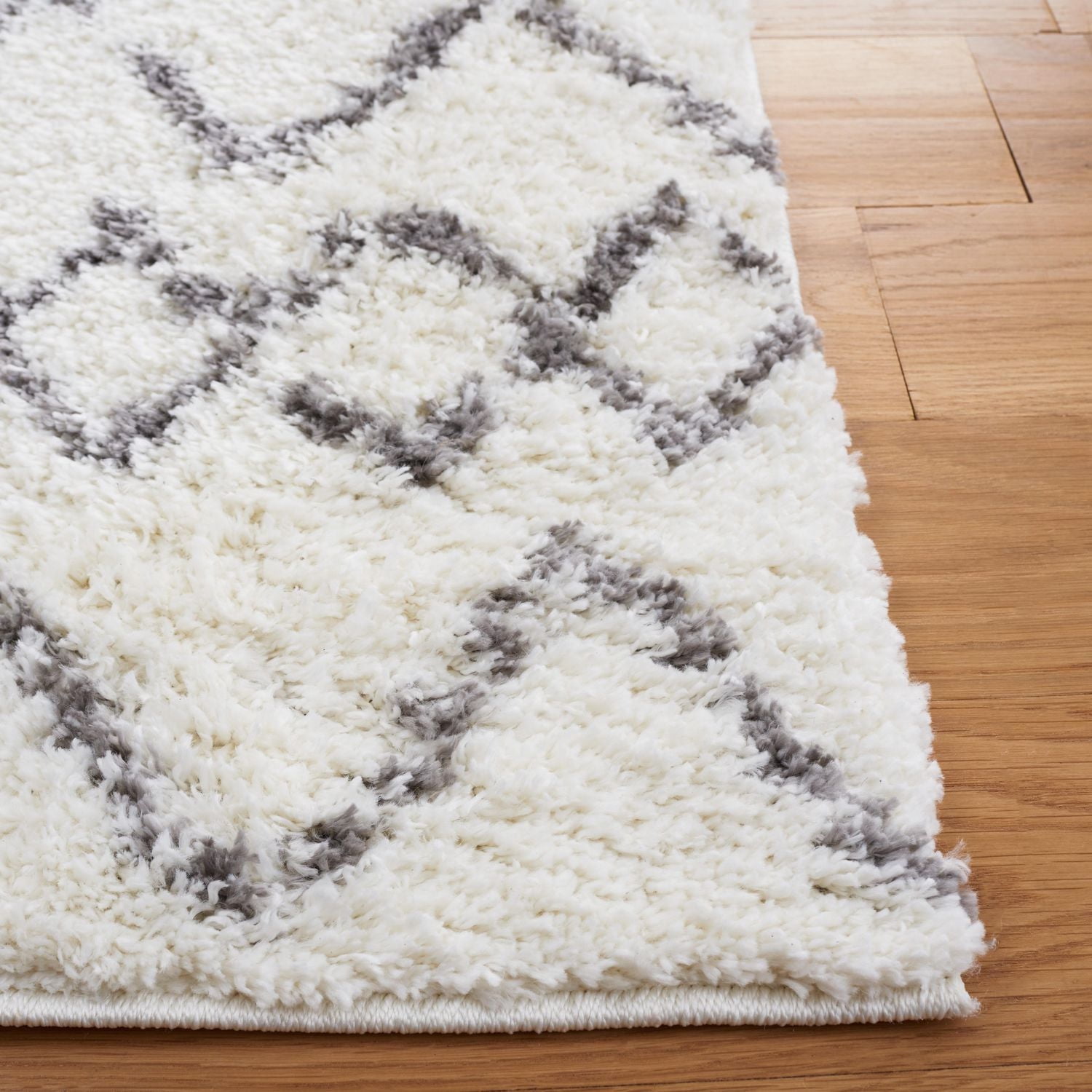 SAFAVIEH Berber Avery Tapis Géométrique Shag