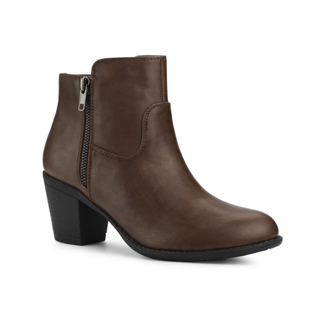 Unique Bargains Bottines à Talon Bloc Empilé à Bout Rond pour Femmes avec Fermeture Éclair, Couleur Brun Uni. Fabriquées avec une Empeigne en PU pour une Finition Épurée et une Semelle Extérieure en TPR pour une traction Fiable. Conçues avec une Bout Rond, une Semelle Intérieure Rembourrée et une Fermeture Éclair Latérale Pratique pour un Enfilage et un Retrait Faciles. le Talon Bloc Empilé Offre une Hauteur et une Stabilité Subtiles, Rendant Ces Bottes Polyvalentes pour les Sorties Décontractées Ou les Événements Semi-Formels. Complètent Sans Effort les jeans, Jupes Ou Pantalons Tailleur.
