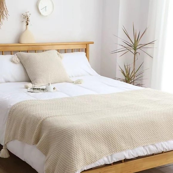 Yokqexz Bed Runners King Size, Solid Large Throw Bedspread - Soft, Cosy Bed End Scarf for Home Living Room Sofa Covers - for Hotel Vintage Decor Blanket Scarves(White,45x45cm Pillowcases)