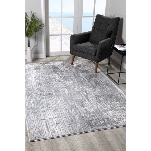 Rug Branch Oasis Collection Tapis Coureur Moderne Abstrait pour Aire avec Fibres Mélange polyester et Coton à Haute Densité, Présentant des Motifs Abstraits Gris et Blancs Linéaires et Géométriques, Exposé sur Plancher de Bois Clair dans une Pièce Lumineuse avec un Fauteuil Gris Foncé de Style Mi-Siècle Moderne et une table d'Appoint en Métal Noir Près d'Une Fenêtre et un vase Blanc avec des Feuilles de Palmier Vertes.