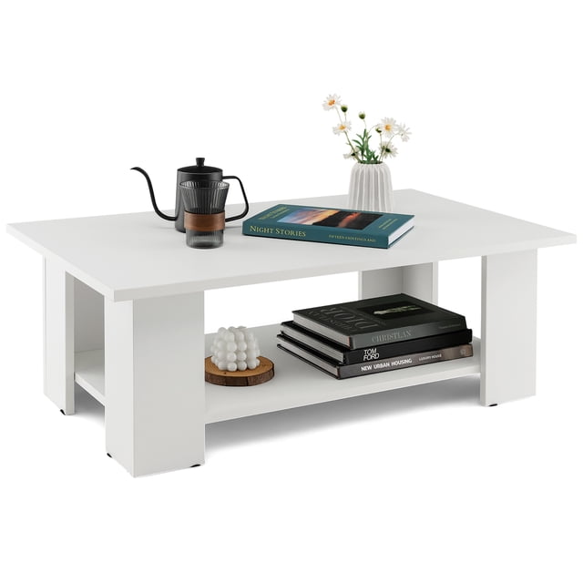 Costway Table Basse à 2 Niveaux Moderne, Table de Centre Cocktail avec Tablette de Rangement pour Salon. une Table Basse Rectangulaire Blanche avec une surface Lisse et Hydrofuge et des Pieds Robustes. la Table Présente un Plateau Spacieux de 41 Pouces et une Tablette Inférieure Ouverte pour le Rangement, la Tenue de Livres, la Déco et une Théière. Convient comme Meuble Moderne Ou comme Table d'Appoint pour Salons, Chambres Ou Entrées.