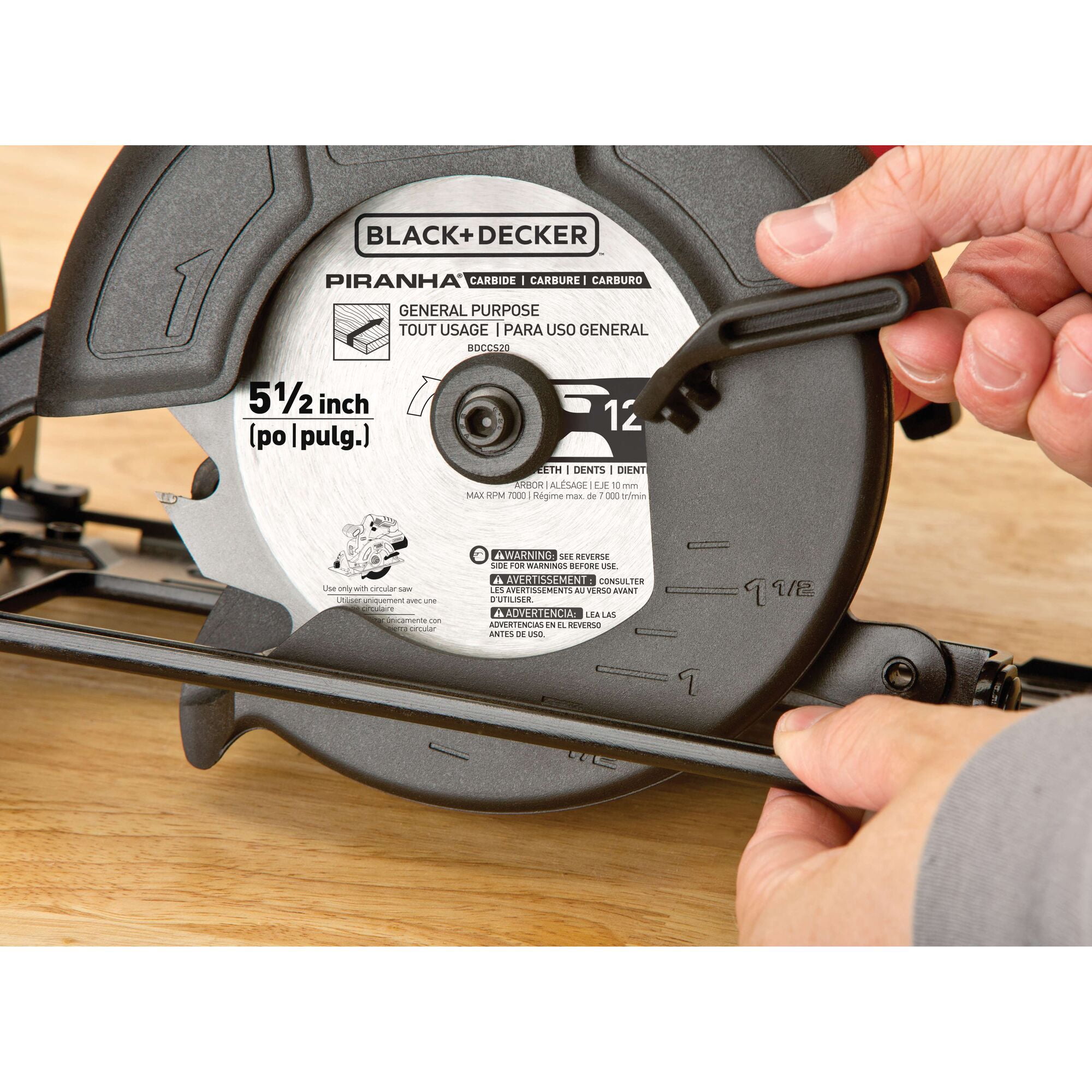 BLACK+DECKER Scie circulaire sans fil 20V MAX* POWERCONNECT™ 5-1/2 in. Scie circulaire sans fil, outil seul