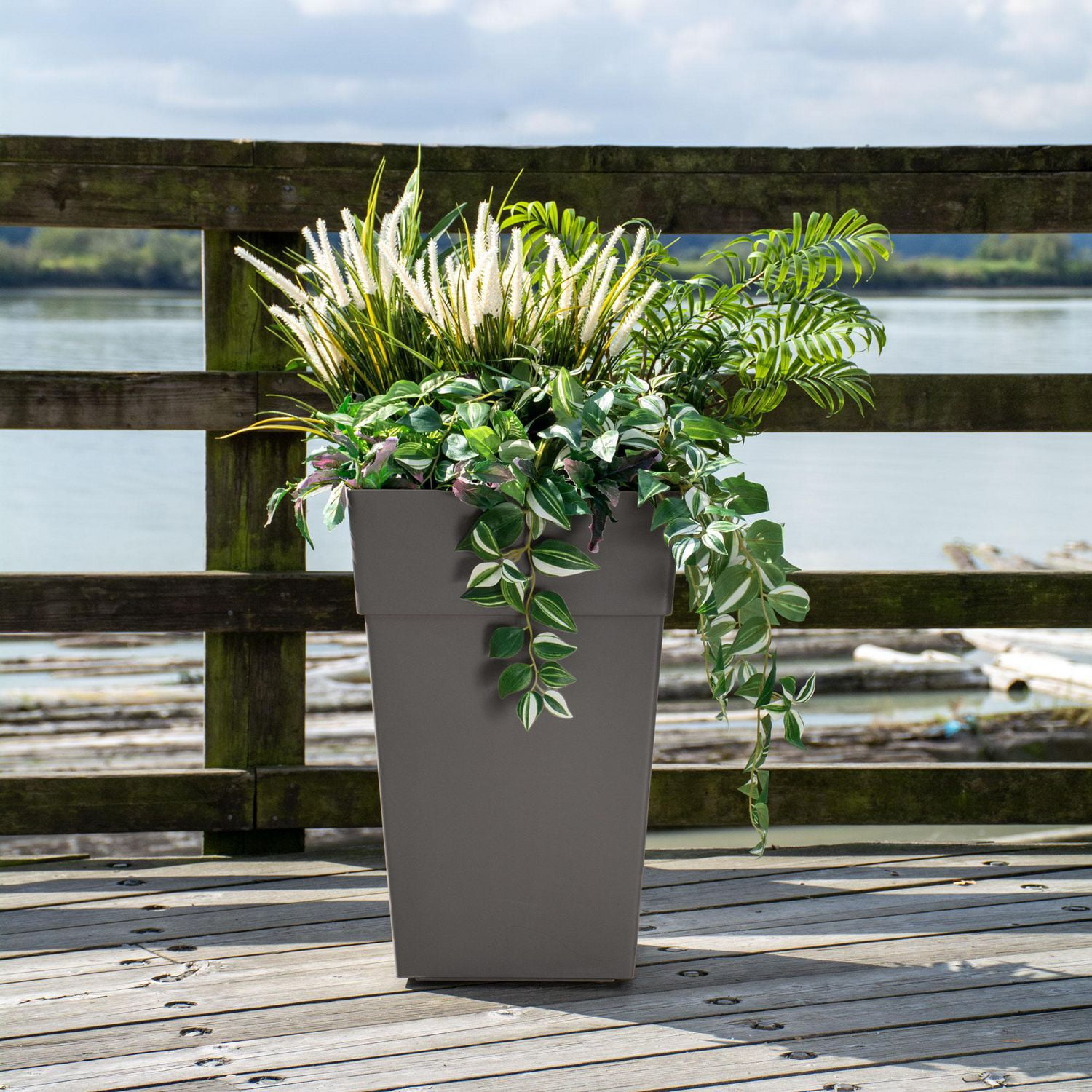 Ensemble de 2 jardinière Ollie en plastique recyclé de la collection Grapevine, gris foncé