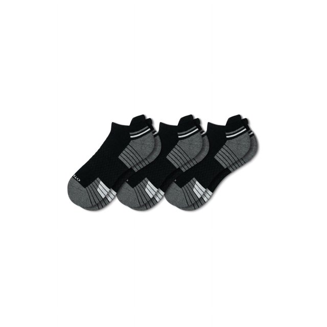 OTECKA Unisex Basic Performance Ankle Socks with Moisture-Wicking - Cushion Comfort Ankle Socks, Black - 3 Packs, Small-Medium