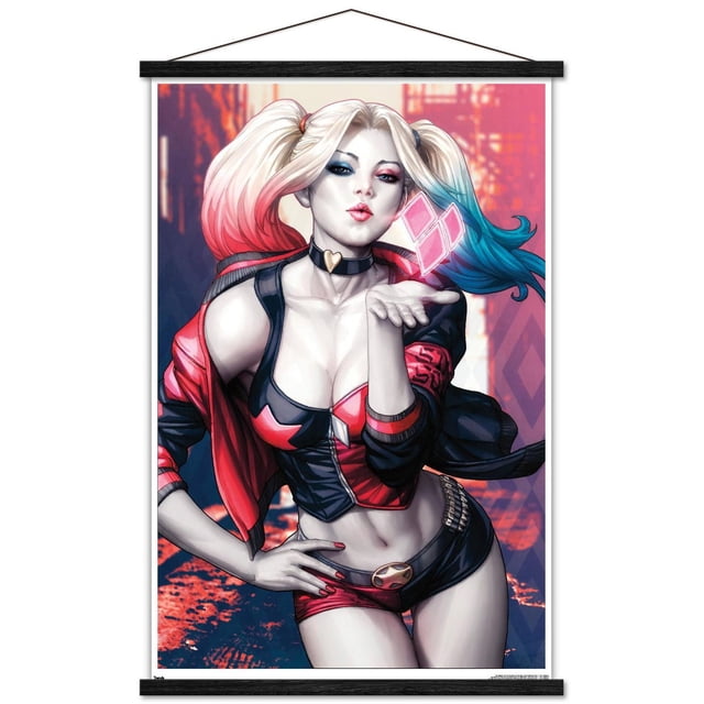 DC Comics - Harley Quinn - Affiche Murale Kiss, 14,725 Pouces x 22,375 Pouces Mettant en Vedette une illustration Encadrée de Harley Quinn dans une Veste Courte Rouge et Noire, un bustier et des shorts. Elle a des Queues de Cochon Rouges et Bleues, un Ras-de-Cou en Forme de Cœur, et Souffle un Baiser sur un Fond Urbain aux Tons Chauds. Cette Impression d'Art Mural Convient aux Chambres, Bureaux Ou Dortoirs pour un décor de Maison Moderne.