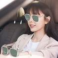 thumbnail image 3 of Lunettes de Soleil Polarisées à Teinte Réglable pour Hommes et Femmes, Verres Carrés Rétro, Protection UV pour l'Extérieur, la Plage, la Conduite, Lunettes de Soleil à la Mode et Fonctionnelles, 3 of 7