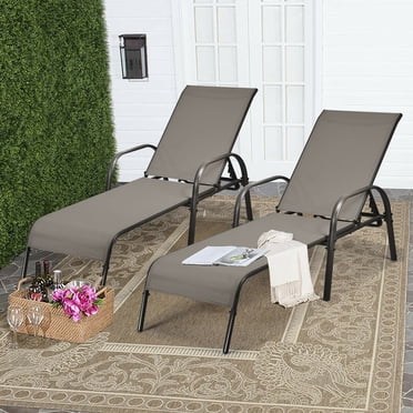 Gymax Lot de 2 Chaises Longues Inclinables Réglables pour Patio, Cour et Extérieur avec Accoudoirs, Brun