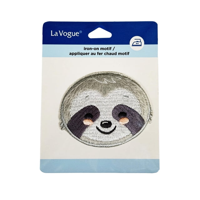 LA VOGUE Sloth Écusson Brodé Thermocollant, 1 Pce, Montrant un Visage de Sloth Brodé Orienté vers l'Avant en Gris, Blanc et Brun Foncé sur une Carte Arrière Blanche et Bleue avec instructions de Thermocollage, Convient aux Trousses d'Artisanat pour Enfants et à la Personnalisation de Vêtements Ou de Sacs.