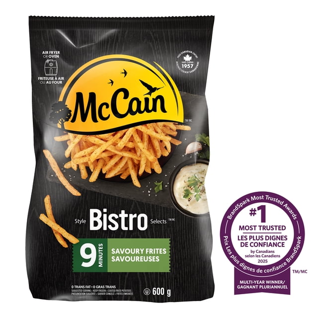 McCain® Bistro Selects™ Frites Salées de 9 Minutes Sac de 600 g Montrant des Frites Fines Assaisonnées sur une Assiette Noire avec Trempette Crémeuse aux Fines Herbes, Convient à la Cuisson à la Friteuse à air Chaud Ou au Four, Faites à Partir de Pommes de Terre Spécialement Sélectionnées, Faible en Gras Saturés, Sans Gras Trans et Sans Cholestérol, Idéal pour des Collations Ou des Repas Rapides.