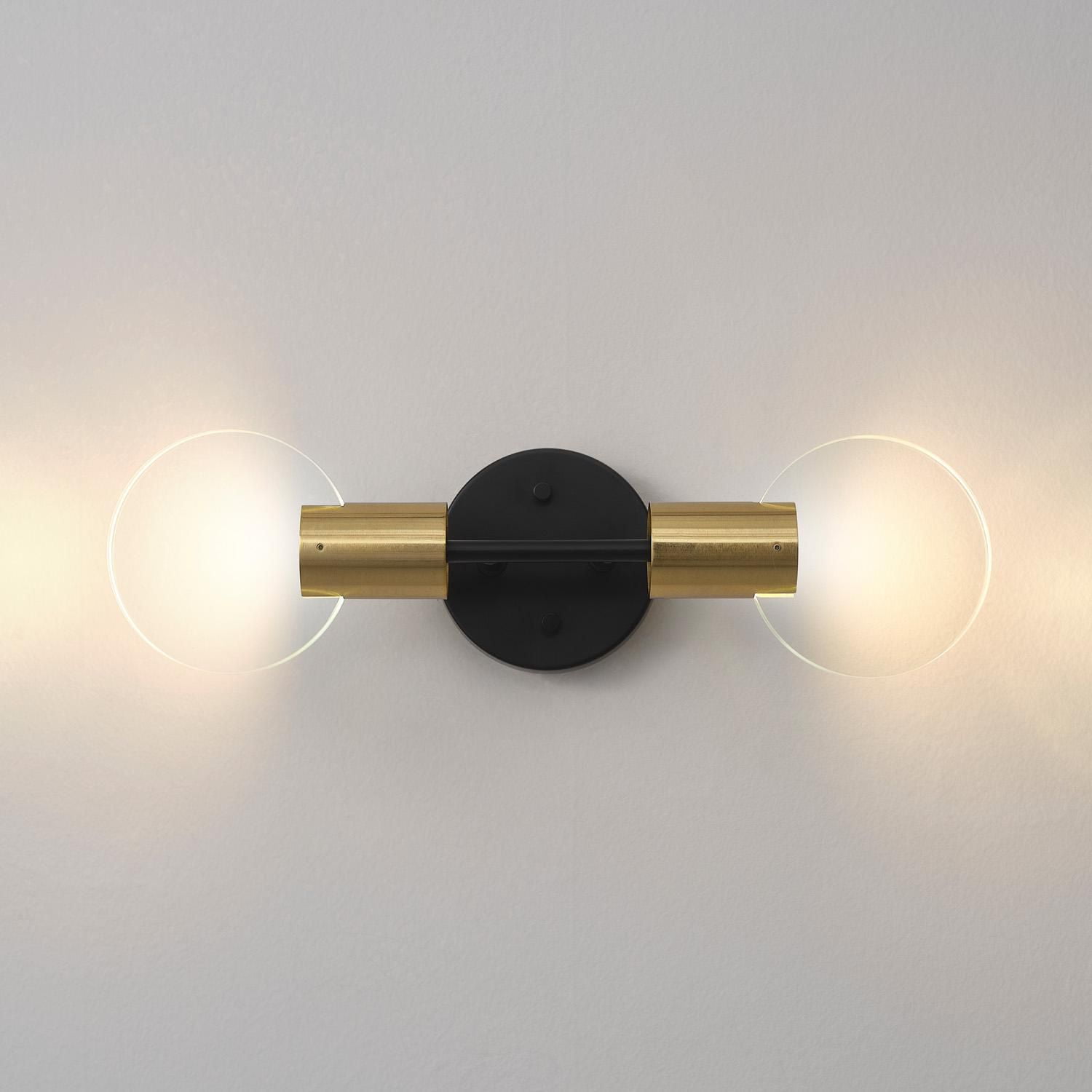 Applique murale noir mat Sommers de 18 po à DEL intégrées de 14 W à intensité variable avec accents de laiton mat et abat-jours en verre transparent
