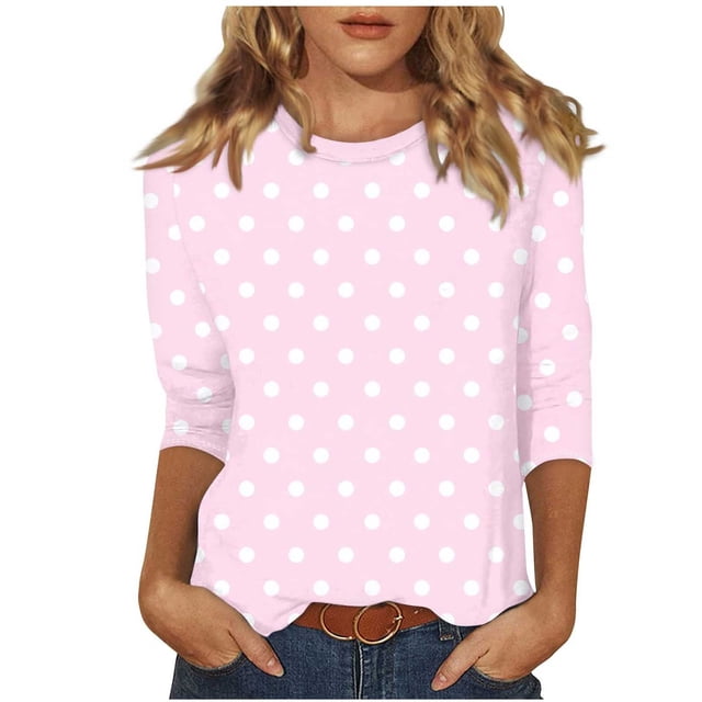 Lenpel T-Shirts pour Femmes Grande Taille Décontractés à Manches 3/4, Col Ras du Cou, Hauts Tee Imprimés avec Motif à Pois Roses. Fabriqué en Tissu Respirant, Cette Tunique blouse Est Parfaite pour le Printemps et l'Été. Style Décontracté avec jeans et une Ceinture Brune, Convient au Port Quotidien Ou à la Détente.