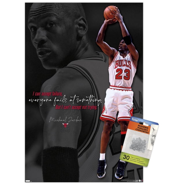 Michael Jordan - Affiche Murale « Ne Peut Pas Accepter de Ne Pas Essayer », 22,375 Po x 34 Po, Représentant Michael Jordan dans un Chandail Blanc des Chicago Bulls Numéro 23, Sautant pour Tirer un Ballon de basketball. l'Arrière-plan Montre une image en Niveaux de Gris de Son Dos avec la Citation : « Je Peux Accepter l'Échec, Tout le Monde Échoue à Quelque Chose. Mais Je Ne Peux Pas Accepter de Ne Pas Essayer.