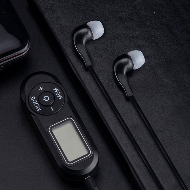 SWDSTP Radio FM Baladeur Personnelle, mini Radio portable à Syntonisation Numérique avec Écouteurs et Écran LCD. l'Appareil compact Noir Présente un Panneau de Commande avec Boutons mode et Mémoire, et un Écran Clair pour l'Affichage des Fréquences. Comprend des Écouteurs Intra-Auriculaires avec Embouts en silicone Souple, Convient à la Marche, au jogging et à d'Autres Exercices. Conçu pour Être Utilisé avec des Écouteurs de 3,5 mm et Alimenté par 2 Piles AAA (Non Incluses).