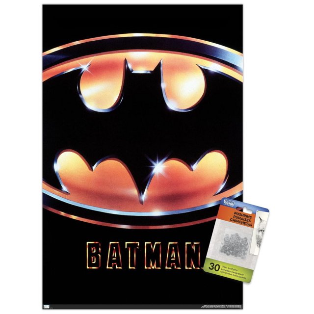 DC Comics Film Batman (1989) - Affiche Murale à Logo sur une Feuille, 22,375 Pouces x 34 Pouces, Présentant un Emblème Batman Noir Lustré et orange Centré avec le Mot Batman en Lettres Ardentes en Dessous sur Fond Noir, Imprimée sur Papier Lustré Haute Résolution et Comprend des Supports Adhésifs pour une Suspension Facile, Sans Dommages, Convient aux Chambres, Bureaux Ou décor de Dortoir.
