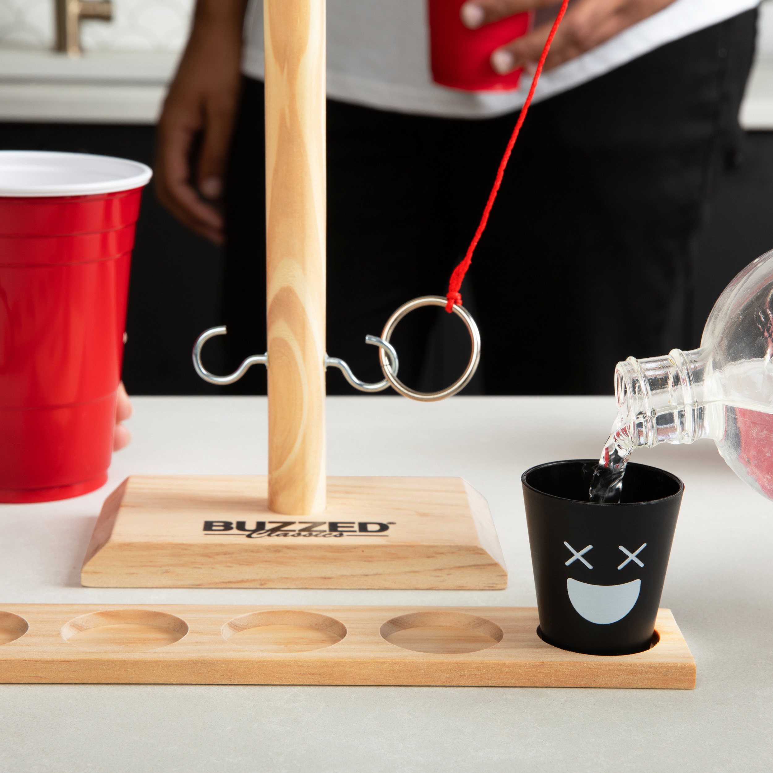 Buzzed Classics Hook and Ring – Ensemble de lancer d’anneaux pour adultes, par Buzzed What Do You Meme?