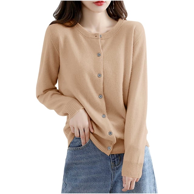 Cardigan en Tricot Léger pour Femmes à Manches Longues, Cardigan Boutonné, Chandail d'Automne Doux à Col Ras du Cou, Boléros Hauts en Kaki, Taille G. Ce Cardigan Présente un Tissu en Tricot Doux et Respirant, un Col Ras du Cou, devant Boutonné, Manches Longues et Ourlet Côtelé. Style avec jeans Décontractés, Il Convient pour l'Automne et l'Hiver, Offrant une Polyvalence pour le Quotidien, le Bureau Ou les occasions Décontractées.
