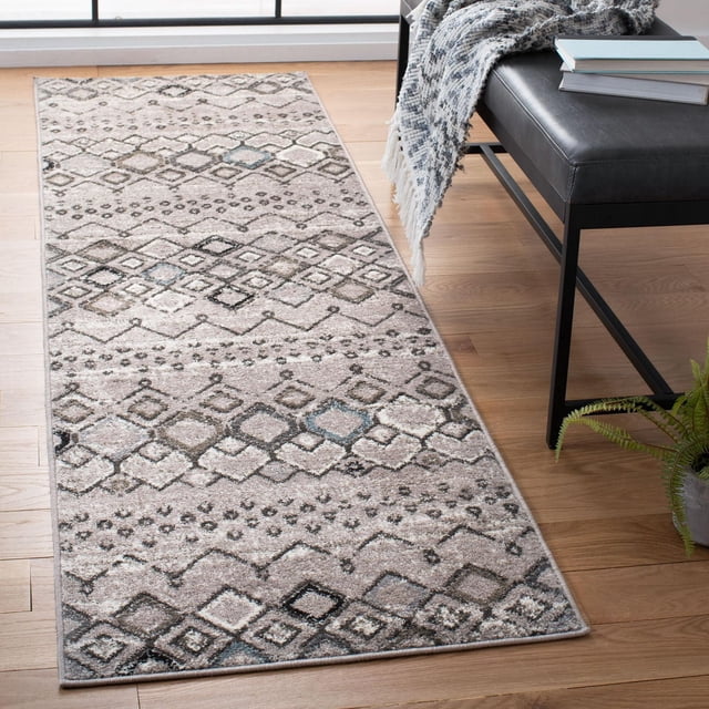 SAFAVIEH Amsterdam Gladwin Tapis Coureur Géométrique avec Motifs Géométriques Tribaux Rustiques et Chics en beige, taupe, Gris et Bleu Subtil, Tissé Mécaniquement à Partir de Fils Synthétiques Durables pour Douceur et Longévité, Montré sur un Plancher de Bois Franc Clair à Côté d'Un Banc à Cadre Métallique Noir avec un Jeté Tissé et des Livres, Idéal pour Ajouter Chaleur et style aux Couloirs Ou aux Entrées.