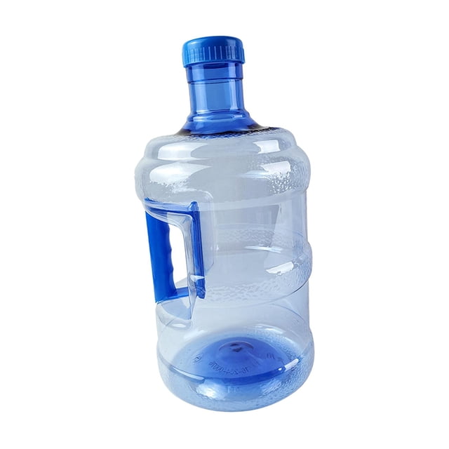 Bouteille d'Eau 5 L Portable Durable avec Grand Goulot et Poignée, en Matériau PET. la Bouteille Transparente Présente un Bouchon Bleu et une Poignée Intégrée pour un Transport Facile. Légère, Portable et Résistante à la Chaleur et aux Impacts, Elle Convient au camping, à l'Utilisation en Cuisine et aux Activités de Plein Air. Dimensions : 17 cm x 33 cm.