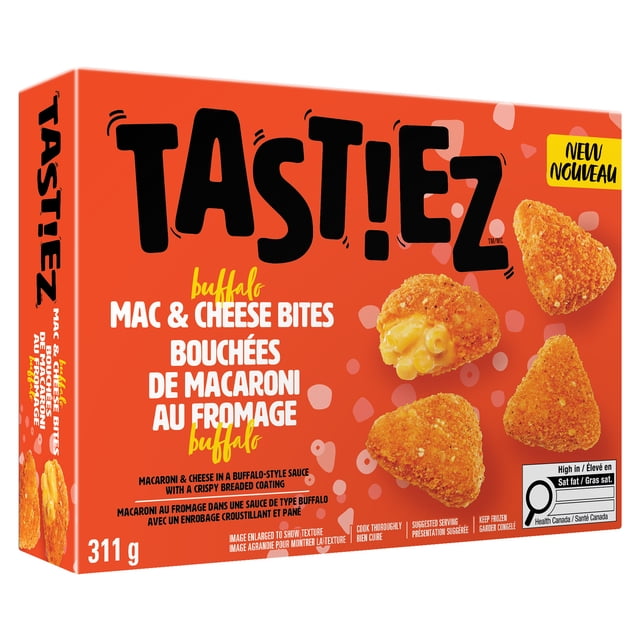 TAST!EZ™ Boîte de Bouchées macaroni au Fromage Buffalo Affichant Quatre Bouchées Triangulaires Croustillantes Panées Remplies de macaroni Crémeux et de Fromage dans une sauce à la Buffalo. l'Emballage de Collation Surgelée de 311 g Est orange Vif, Conçu pour une Cuisson Rapide à la Friteuse à air Chaud Ou au four, Idéal pour les Rassemblements Sociaux.