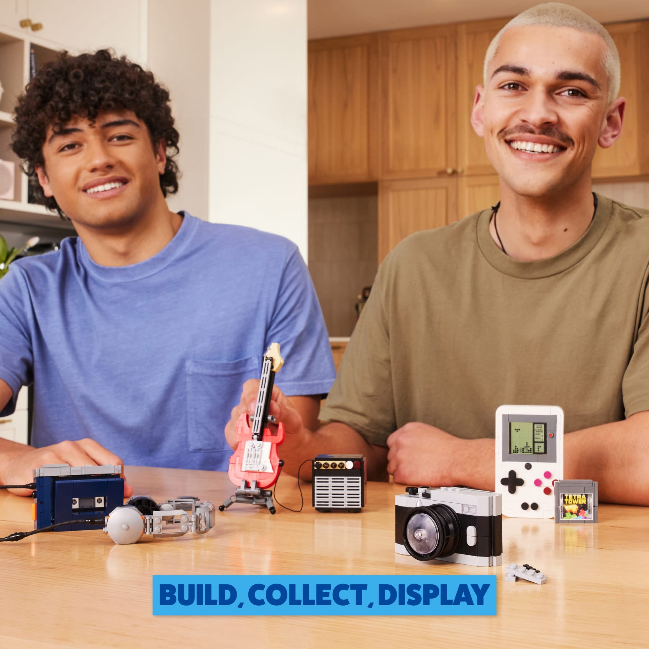 MAX Build More Premium Retro Series 2 (Camera) by ZURU : Jouet déballage avec mini briques à collectionner, jusqu'à 188 pièces, 4 designs à construire. Pour enfants, préados, adultes, dès 8 ans.