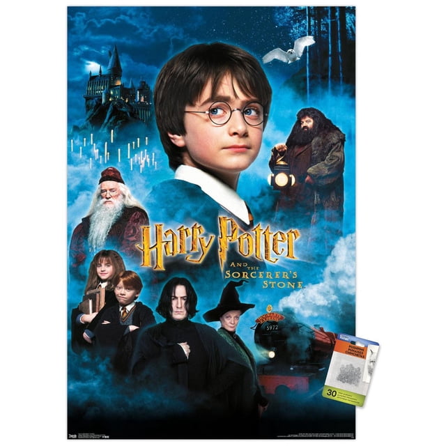 Harry Potter and the Sorcerer's Stone - Candles Affiche Murale d'Une Feuille, 22,375 Po x 34 Po Présentant un collage avant de Personnages Principaux, le Château de Poudlard en Arrière-Plan, des Bougies Flottantes, le train Express de Poudlard Numéroté 5972, et un Hibou Blanc Volant dans un Ciel Nocturne Brumeux et Étoilé, Convient à la Décoration Murale de Chambre Ou de Dortoir.