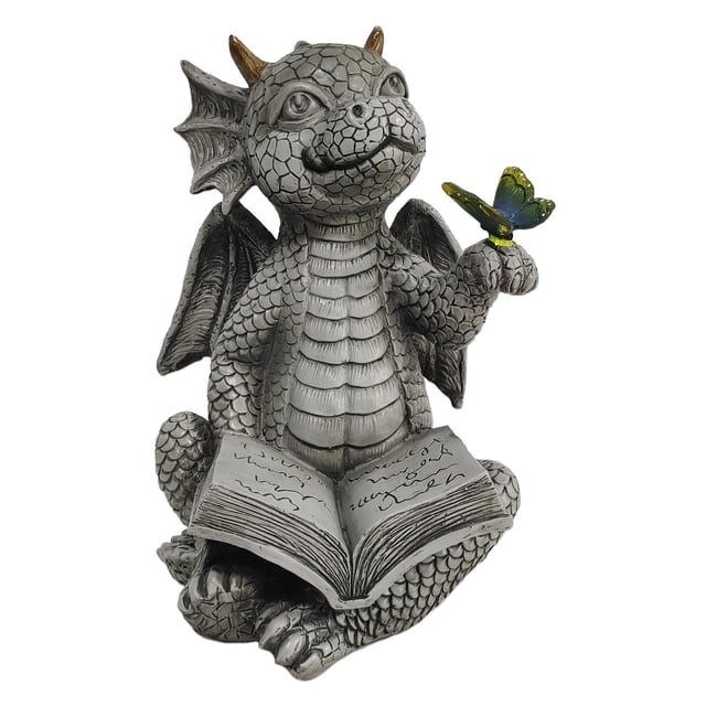 Angelo Décor Kaida Statue Solaire de Dragon avec Papillon Mettant en Vedette un Dragon Gris aux Écailles Texturées Assis avec un Livre Ouvert sur les Genoux et un Papillon vibrant sur Sa Main Levée, Conçue comme Statue de Jardin avec Lumière Papillon à Énergie Solaire Idéale pour la Vie en Plein Air et la Décoration de patio.