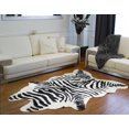 thumbnail image 4 of Luxe Tapis Classique Fausse Peau / 5.25'x7.5', 4 of 4