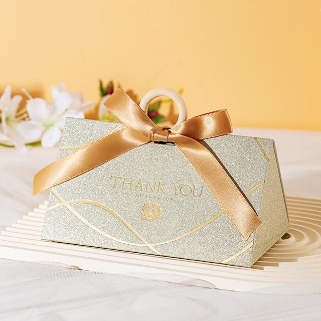European Style Wedding Candy Box Packaging Box Paper Box Premium Candy Gift Box with Ribbon and Wooden Ring for Wedding Party
