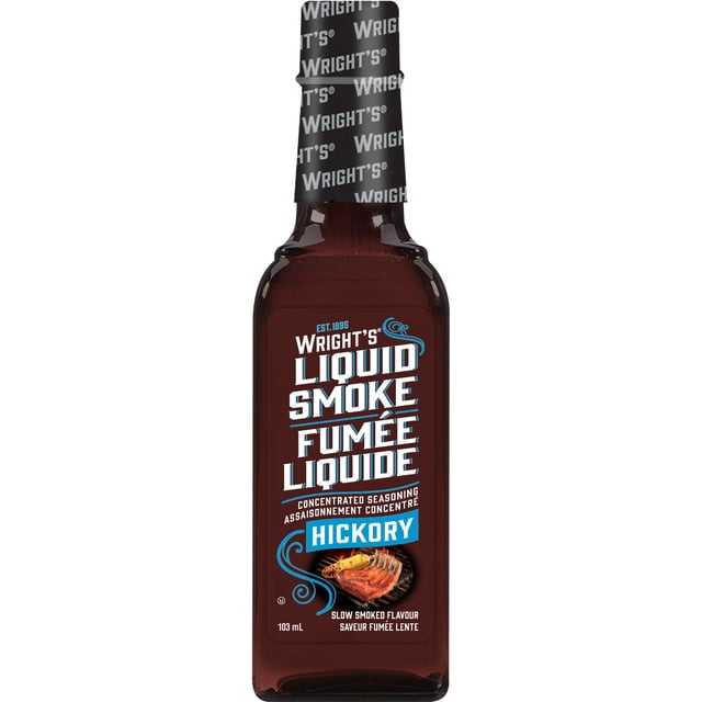 Wright's. Wright's Bouteille Rectangulaire en Verre Brun Foncé avec Fumée Liquide et Bouchon Noir à Feuille Scellée Imprimé « ». l'Étiquette Lit « Fumée Liquide Hickory » en Texte Blanc et Bleu avec une image de Côtes Fumées, Utilisée comme Assaisonnement Concentré pour Ajouter une Saveur Fumée Authentique aux Plats, Idéale pour les marinades et les Sautés.