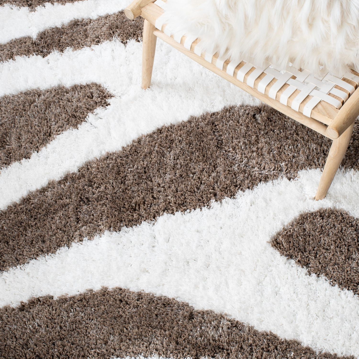 Safavieh Barcelona Calanthia Abstract Shag Area Rug