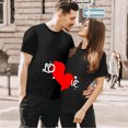 thumbnail image 4 of Chandails des Fêtes pour Couples Assortis Imprimé Cœur de la Saint-Valentin Mode Manches Courtes Décontracté Col Rond T-Shirt Ample Confortable Confortable Doux T-Shirt de Base pour Lui et Elle Vêtements de Vacances Noir TG, 4 of 6