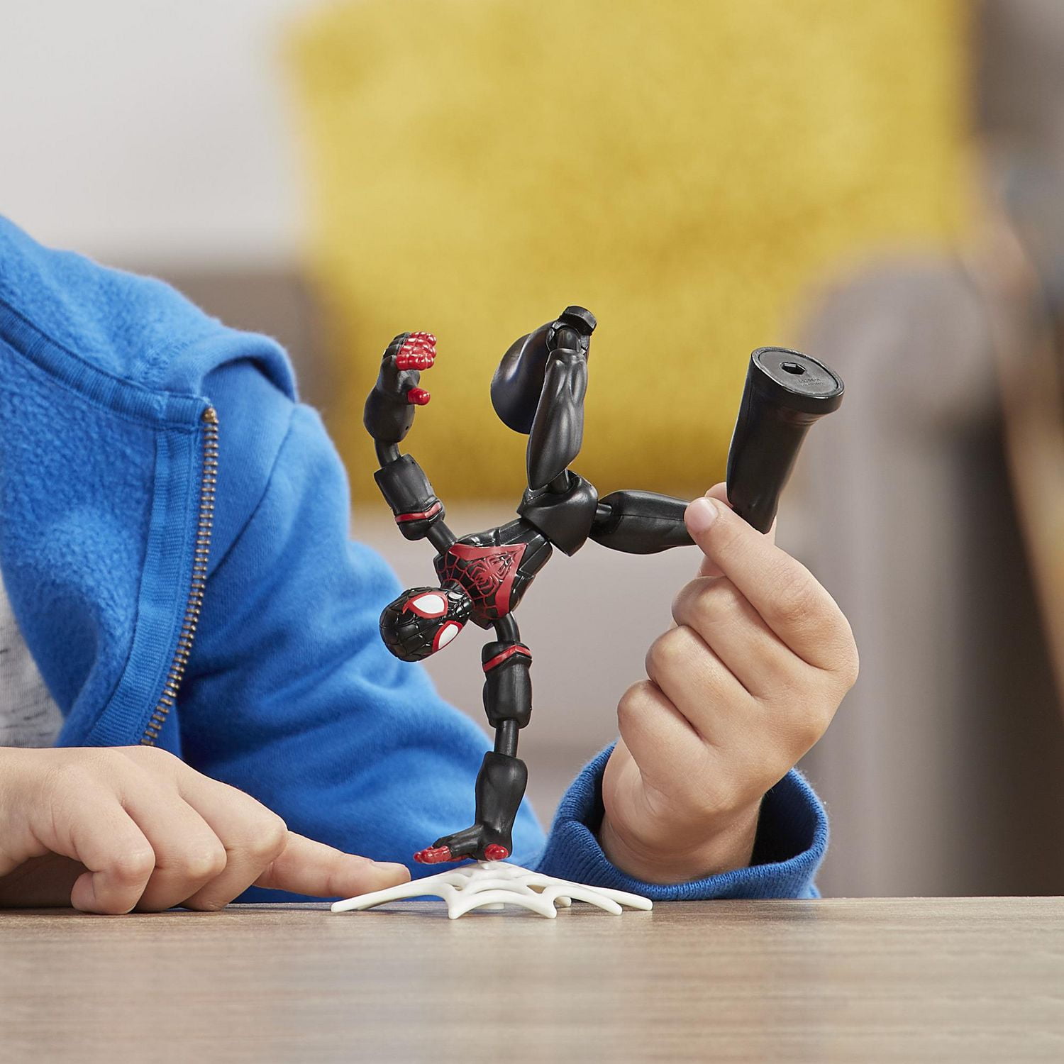 Marvel Spider-Man Bend and Flex - Figurine flexible Miles Morales de 15 cm, incluant accessoire