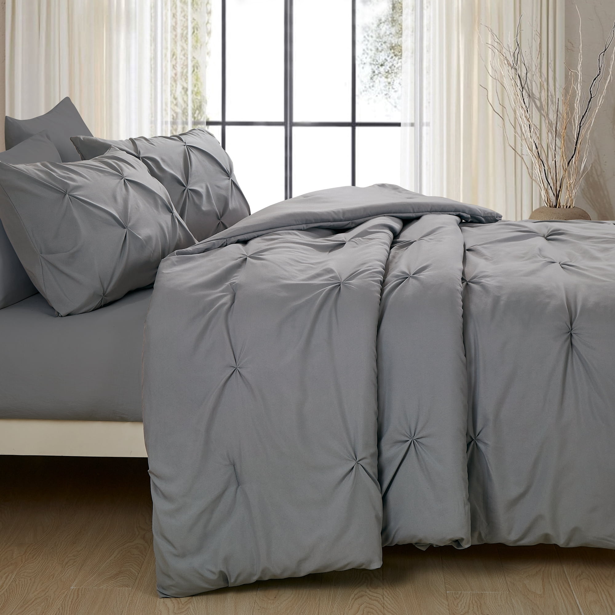 Literie Marina Décoration ultra douce et luxueuse en duvet d'oie, motif géométrique uni, capitonné et plissé, avec taies d'oreiller à volants, gris