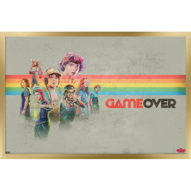 Netflix Stranger Things 3 - Affiche Murale Game Over avec Punaises, 14,725 Po x 22,375 Po, Présentant une Oeuvre Stylisée de Huit Personnages de la Série sur un Fond beige Texturé avec des Rayures Rétro Horizontales en Rouge, orange, Jaune, Vert et Bleu derrière, et le Texte « Game Over » en Rouge et Noir à Droite, Imprimé sur Papier d'Affiche Lustré Idéal pour la Déco de la Maison et Facile à Accrocher avec Supports Adhésifs Inclus.