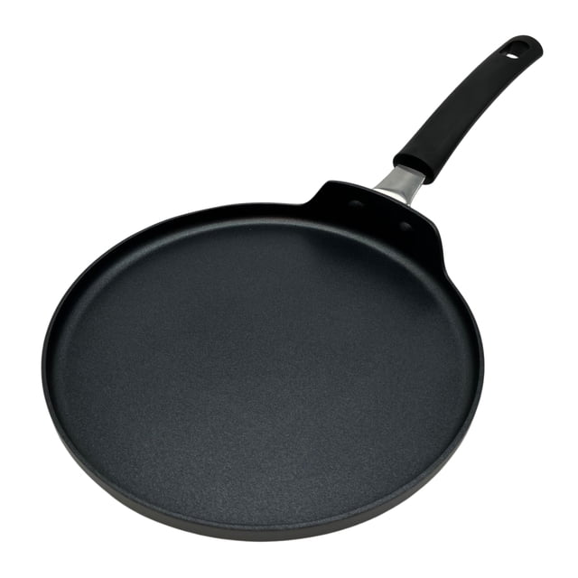 Starfrit La Forge Classic 9.5 inch flat tava pan with forged aluminum base and black non-stick surface, featuring an oven-safe handle, ideal for cooking thin crepes, dosas, chapatis, and parathas, and dishwasher safe for easy cleaning.